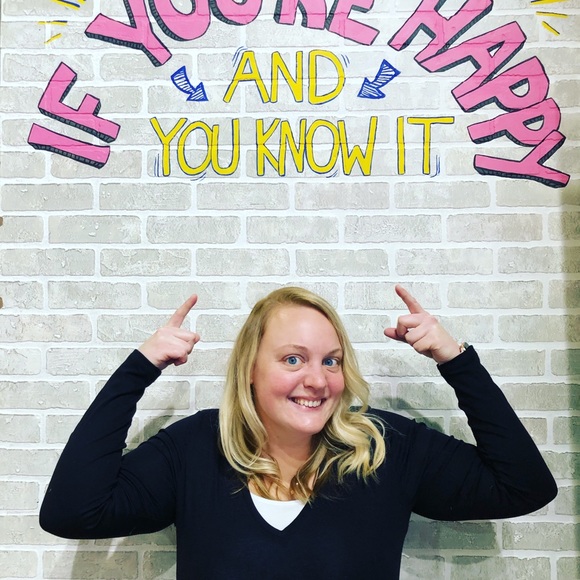 Meet your Posher, Kayla - Picture 4 of 5